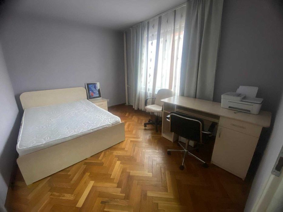 Inchiriez Apartament 3 camere Rogerius Oradea