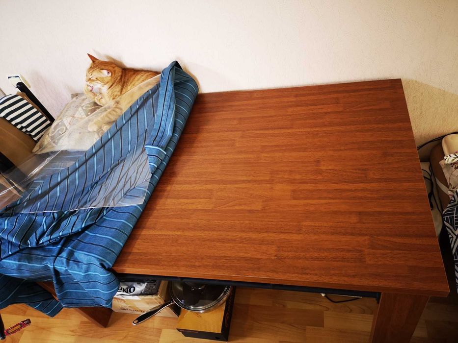 продается обеденный стол