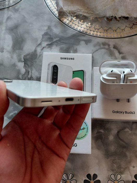 Samsung A56 256gb va samsung buds 3 naushnik