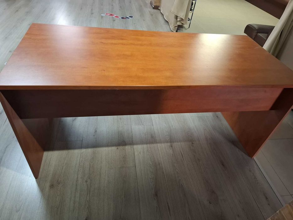 Офис голямо бюро 160/70/73. Налични 3 броя