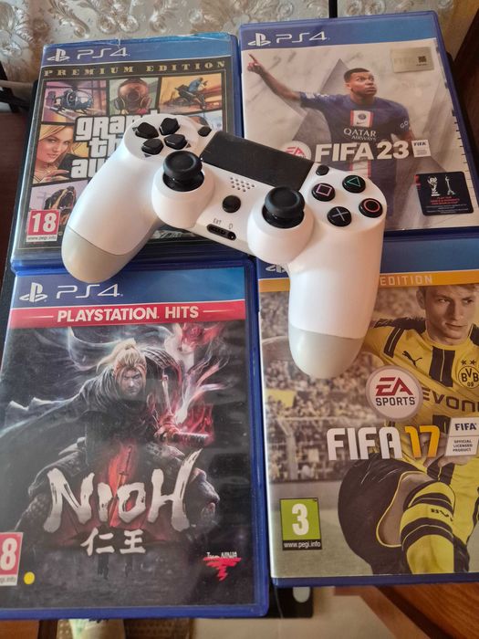 Плейстейшън 4 про с 4 игри