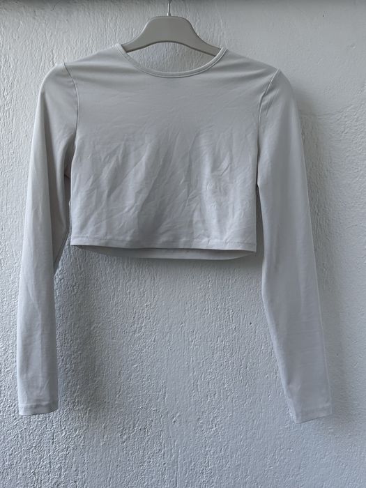 Къса бяла блуза