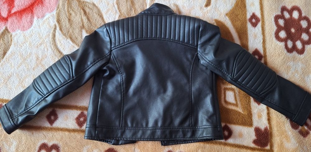 Продам куртку детскую