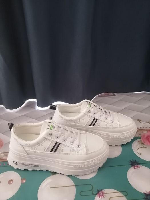 Продам новые 5300