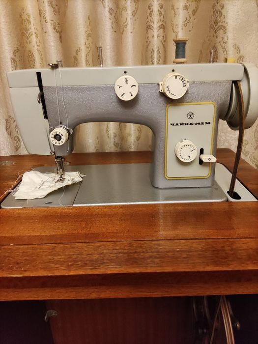 Швейная машинка Чайка 142м
