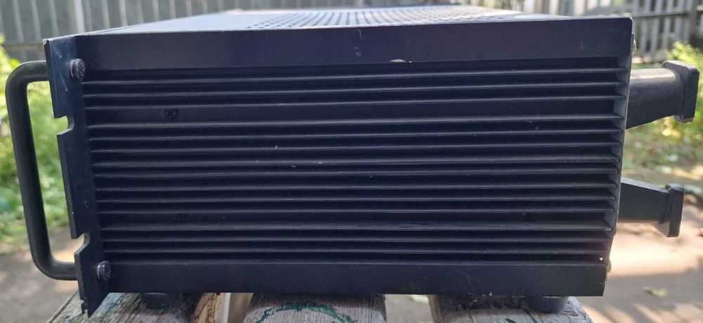 Професионален усилвател на немската фирма Monacor PA 2000