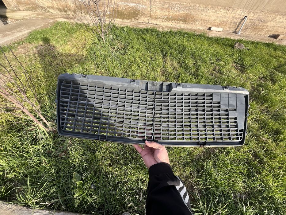 Оригинальная облицовка на мерседес лупарик 210 до рест