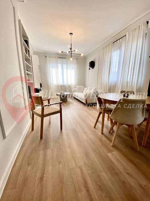 Дава се под наем Тристаен апартамент в София, Център - 90 кв.м за 1400 € - Снимка #2