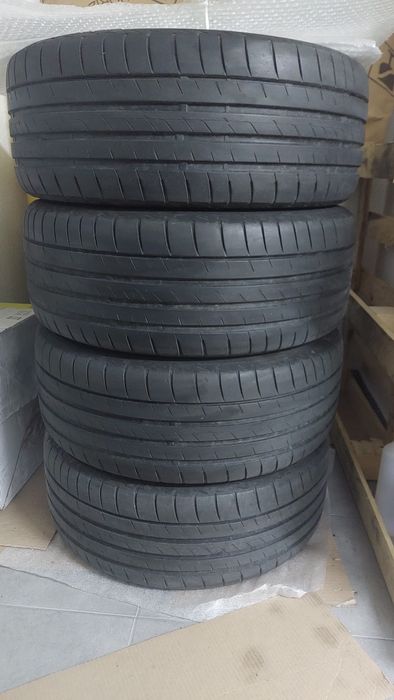 Летни гуми 225/40R18