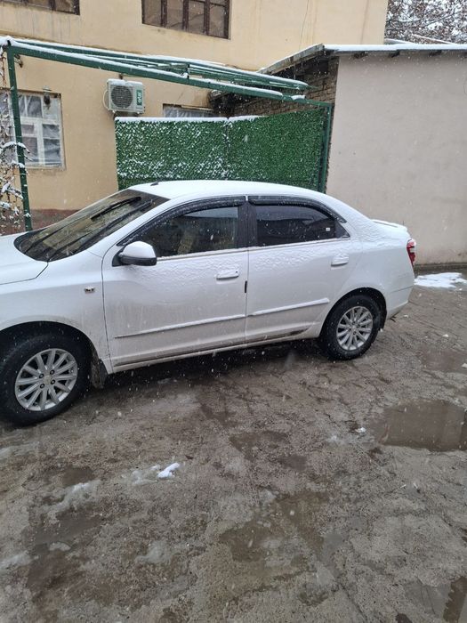 Kobalt avtomobili sotiladi.