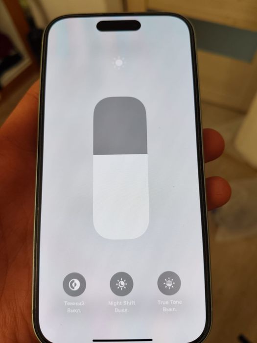 Айфон 15 в зеленом цвете