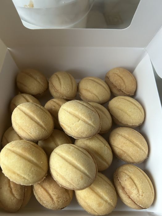 Орешки с вареной сгущенкой