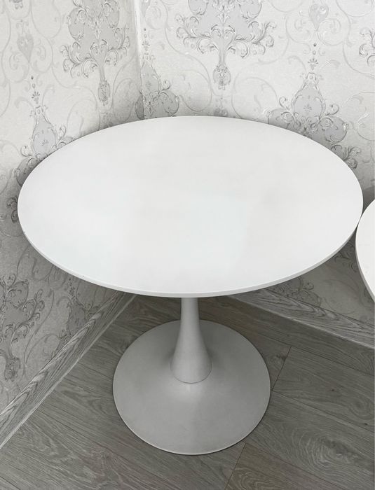 Диван, стол, стулья