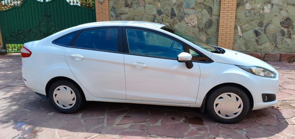 Автомобиль Ford Fiesta