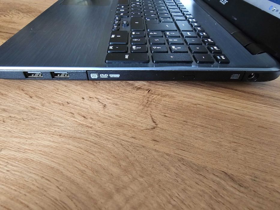 Acer Aspire E5-571 15.6 inch | Intel i5-5200U 2x2.70 Ghz | 8GB RAM 1600Mhz | 1TB HDD | 7 часа батерия 93% живот| Windows 10 | Microsoft Office