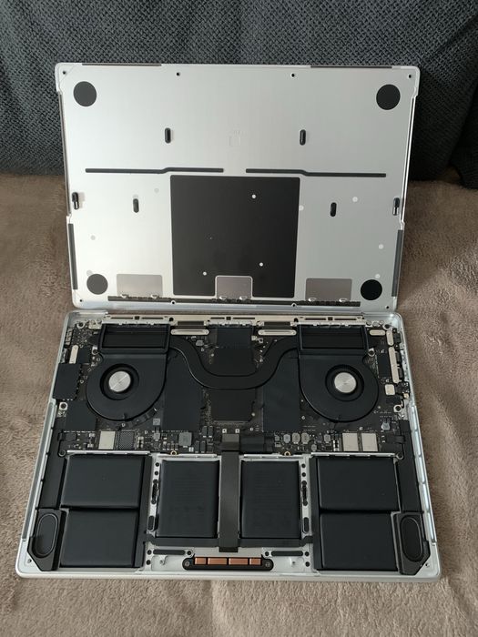 • Dezmembrez • Macbook Pro • M1 • 2021 •