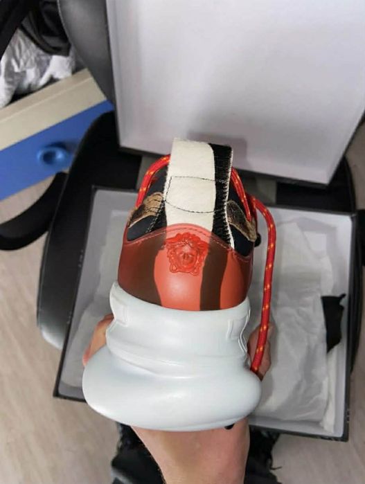 Versace Chain Reaction