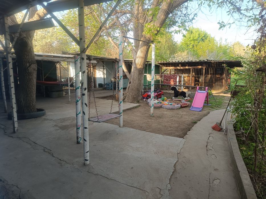 Продам два дома на одном участке