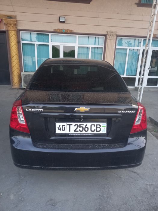 Lacetti    1.8   sotiladi