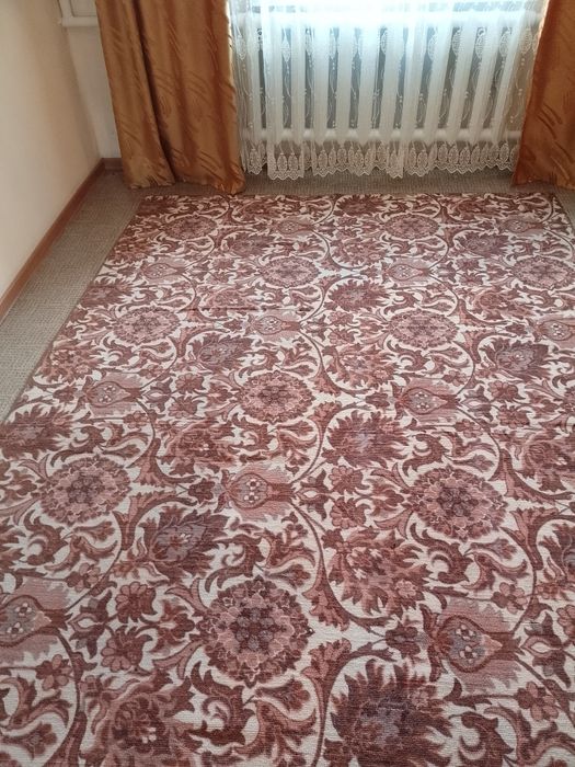 Продам палас бежевый