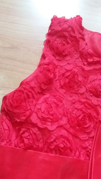 Rochie rosie material tull si organza
