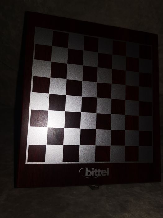 Подаръчен комплект за вино с шах