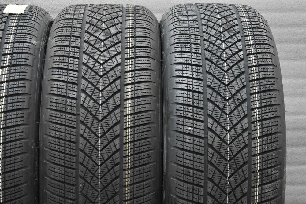 Зимни гуми 255/50/21 Goodyear