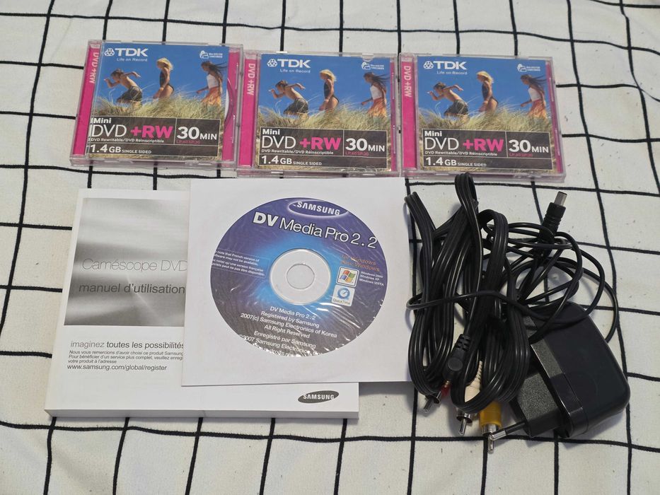 Cameră Video Samsung VP-DX103 PAL (Mini DVD) - Pachet complet
