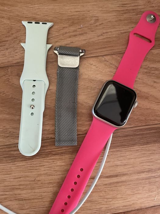 Продам apple watch SE2 Gen2023