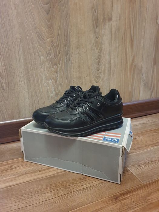 Продаю  женские сапоги