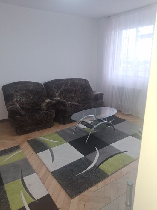 Închiriez ap cu trei camere in Buc  calea Giulesti nr48 bl4 ap 92 et 5 langa stadionul Giulesti.Ap este spatios cu doua balcoane f mari .