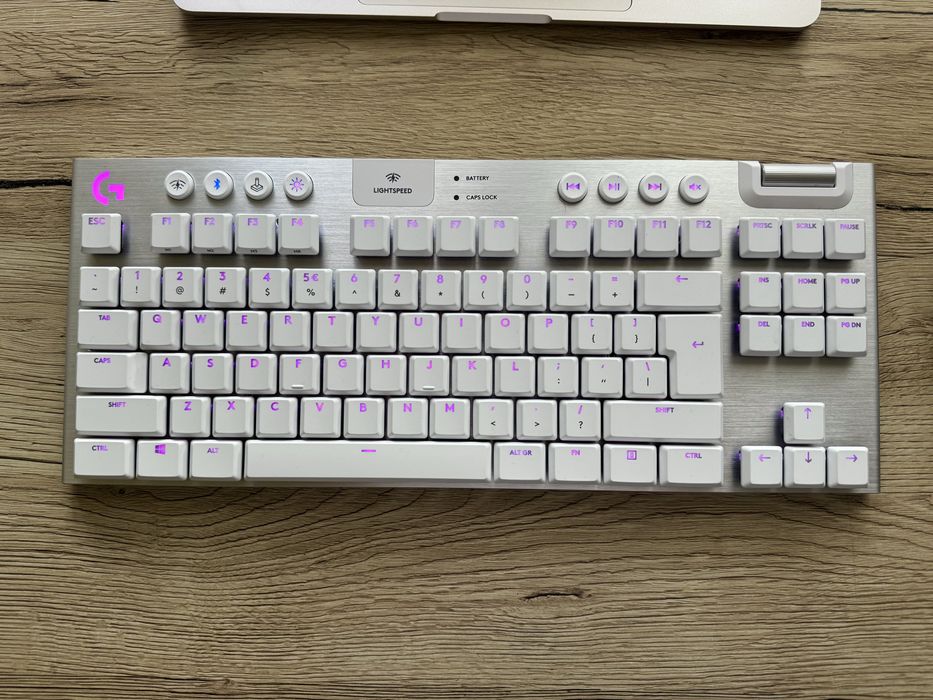 Геймърска клавиатура Logitech G915 X LIGHTSPEED