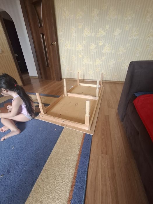 Стол для  сидения  на полу