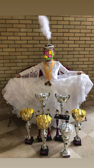 Ұлттық киімдер сатылады