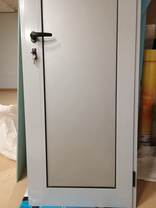 Алуминиеви Врати за баня сив цвят