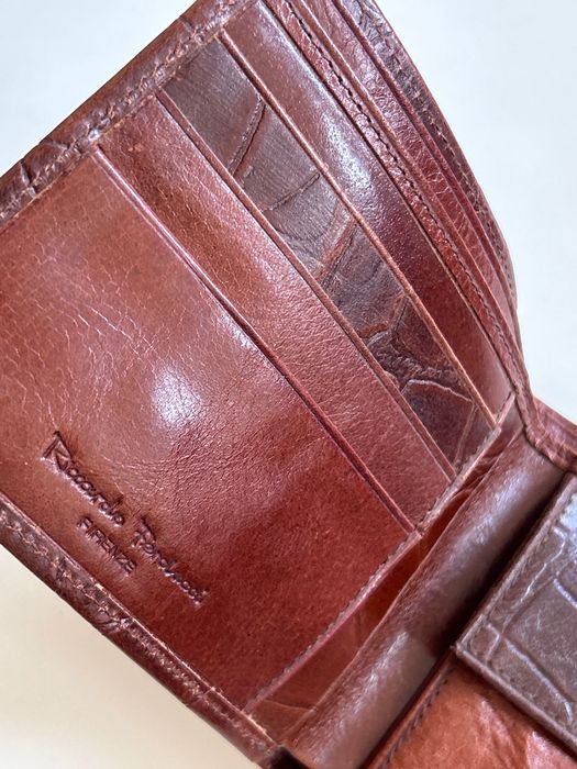 Елегантен кожен ги портфейл неразличим от нов