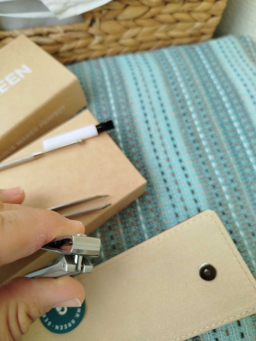 Козметичен комплект, нокторезачка, пинцета. Нови, подарък.