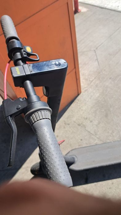 VÂND TROTINETĂ ELECTRICĂ   STARE BUNĂ DE FUNCȚIONARE

   Model disponibil:
- G30   limitată la 30 km h,