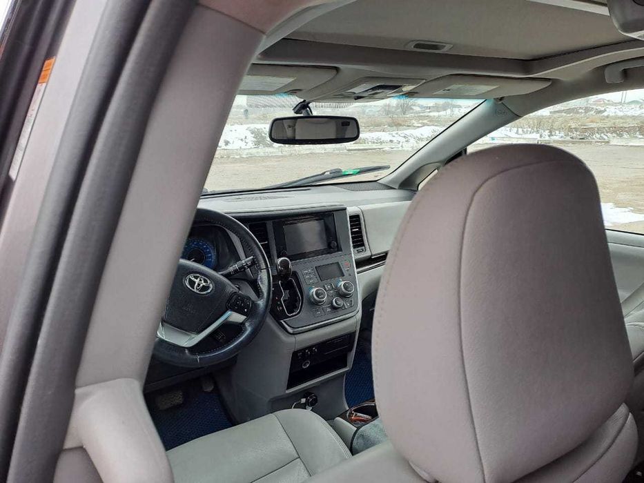Продам машину -Toyota Sienna