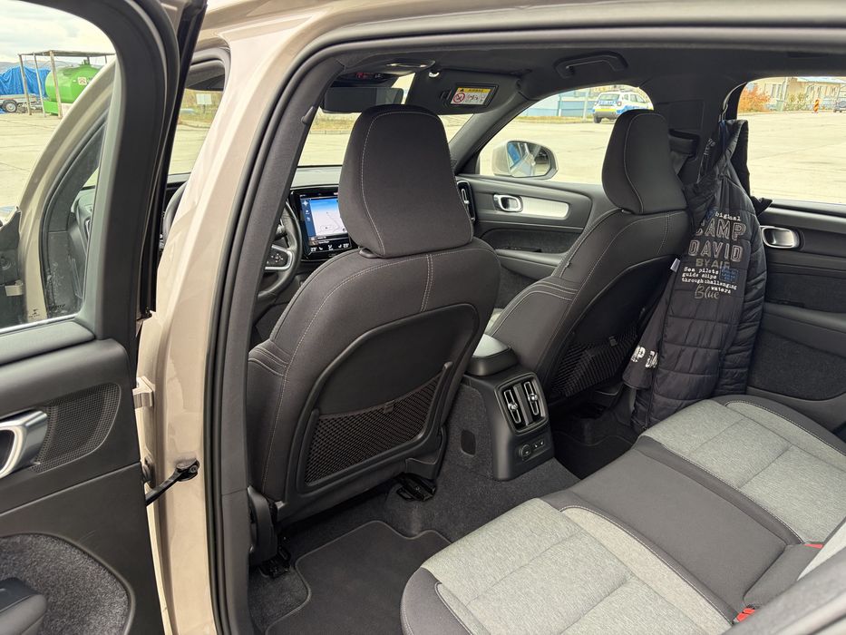 VOLVO XC40 2023 — imagine 5
