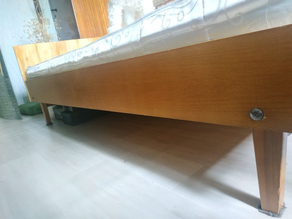 Кровать с матрацем