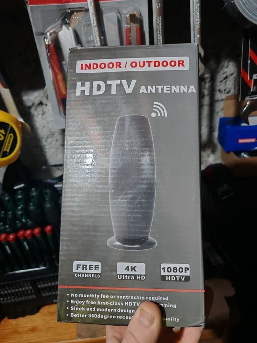 Продавам чисто нова цифрова HDTV антена за телевизия, внесена от Герма