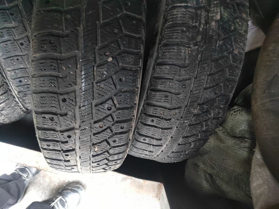 Продам комплект зимних шин