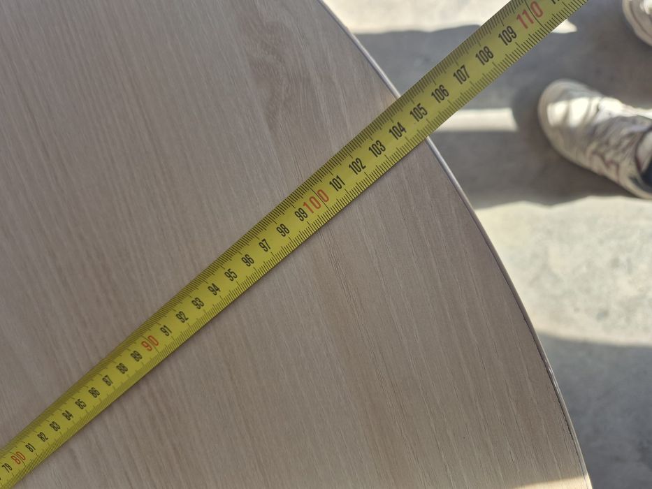 Кръгли маси с метални крака