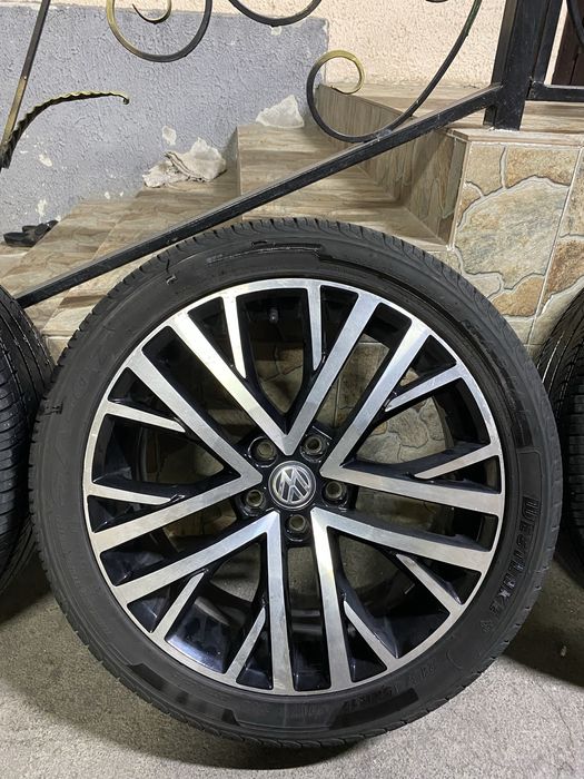 Продам диски с резиной поло