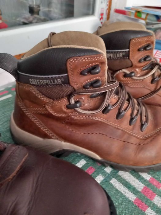 Bocanci Caterpillar de vânzare