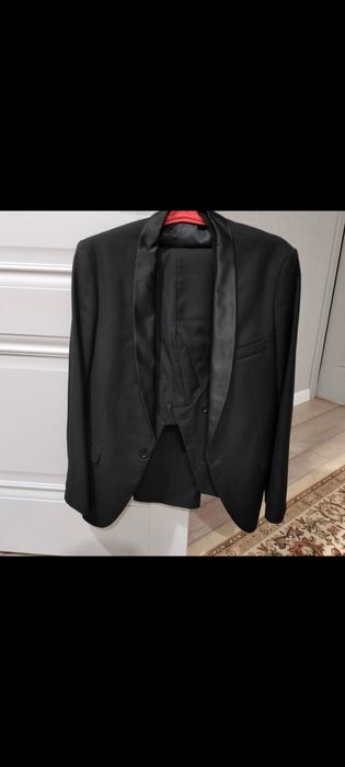 Продам смокинг и костюм
