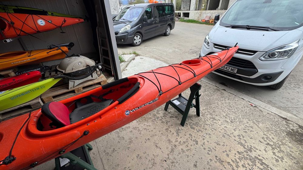 Каяк Wilderness Systems TSUNAMI 160 с рул