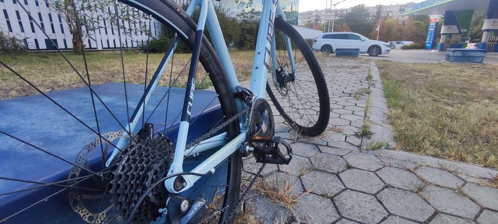 Шосеен велосипед Cube Attain Pro 28