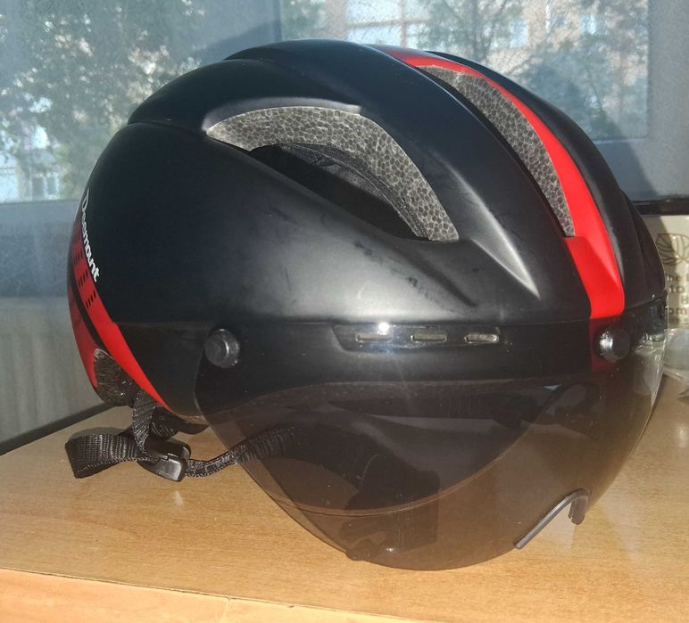 Cască ciclism cu vizieră detașabilă magnetic